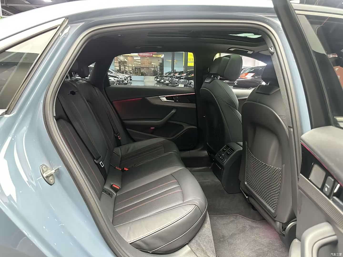 Audi A4L, 2022 все фото