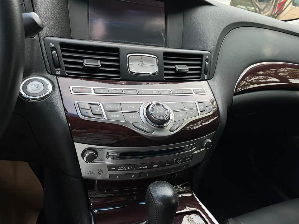 Infiniti Q70 Infiniti Q70