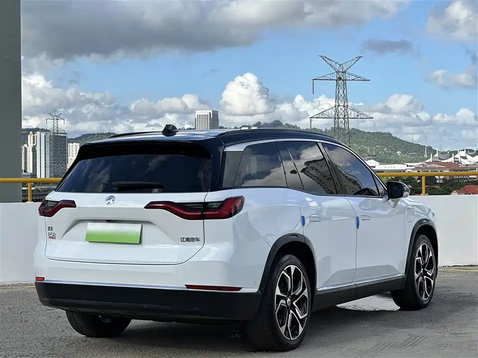 NIO ES8