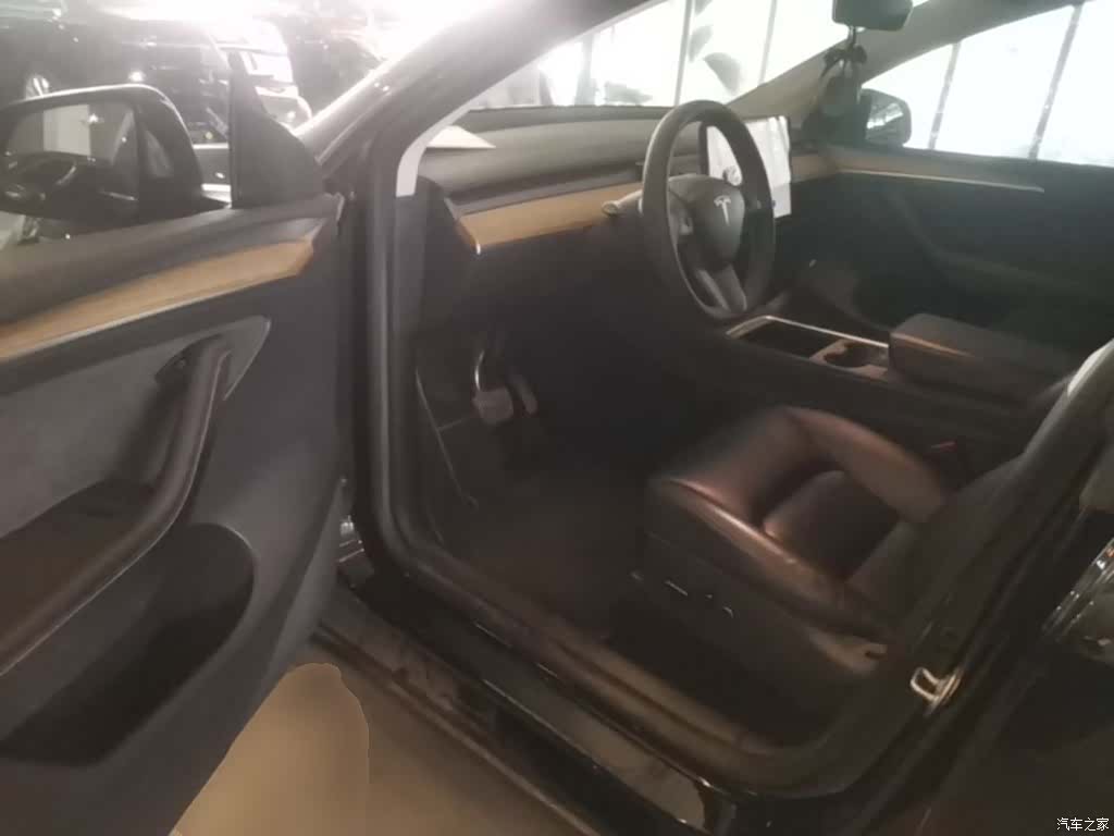 Tesla Model Y, 2023 16