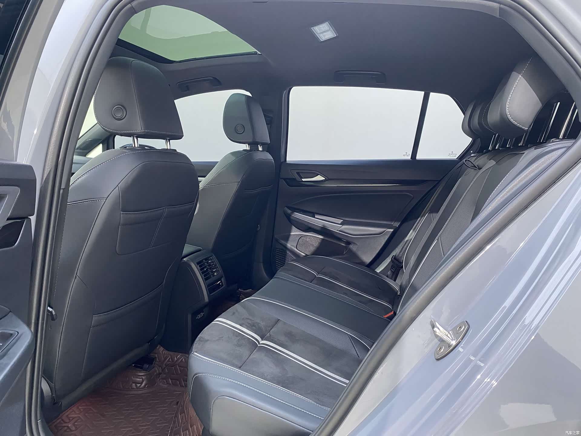 Volkswagen Golf, 2023 12