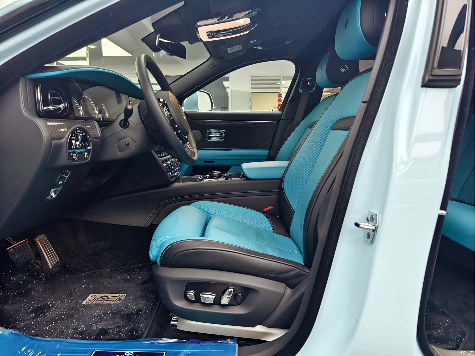 Rolls-Royce Ghost, 2023 все фото