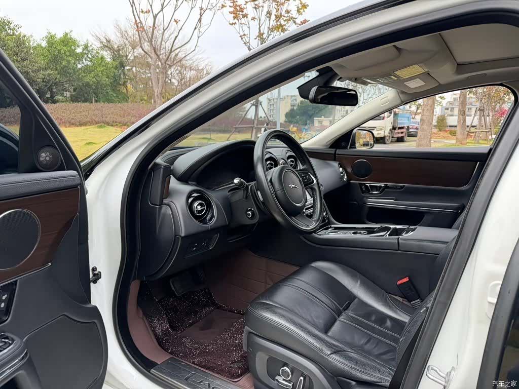 Jaguar XJ, 2016 6