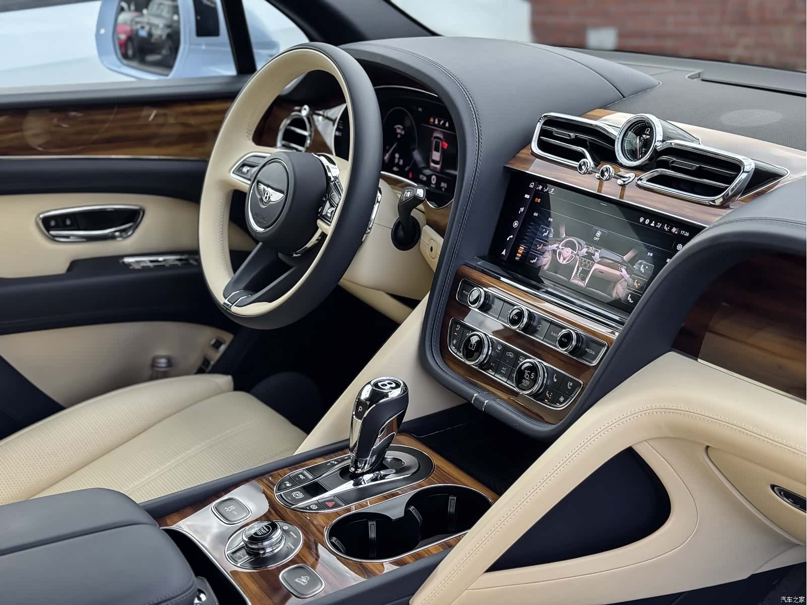 Bentley Bentayga, 2021 7