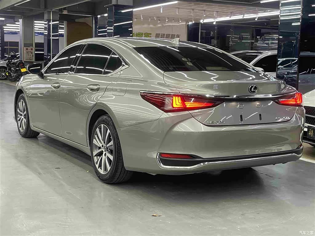 Lexus ES, 2019 7