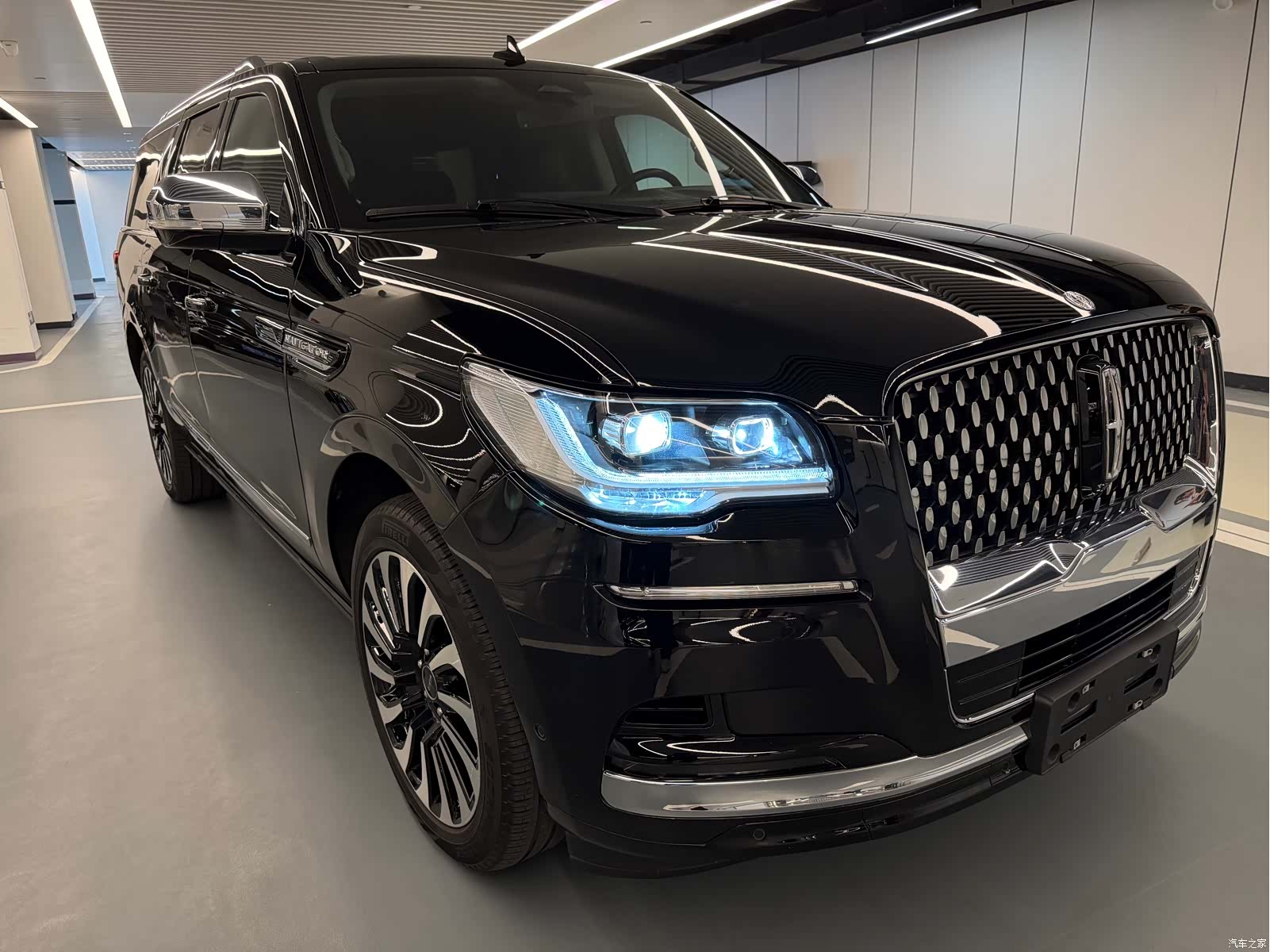 Lincoln Navigator, 2022 3