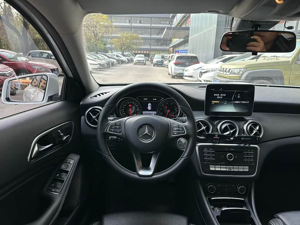 Mercedes-Benz GLA