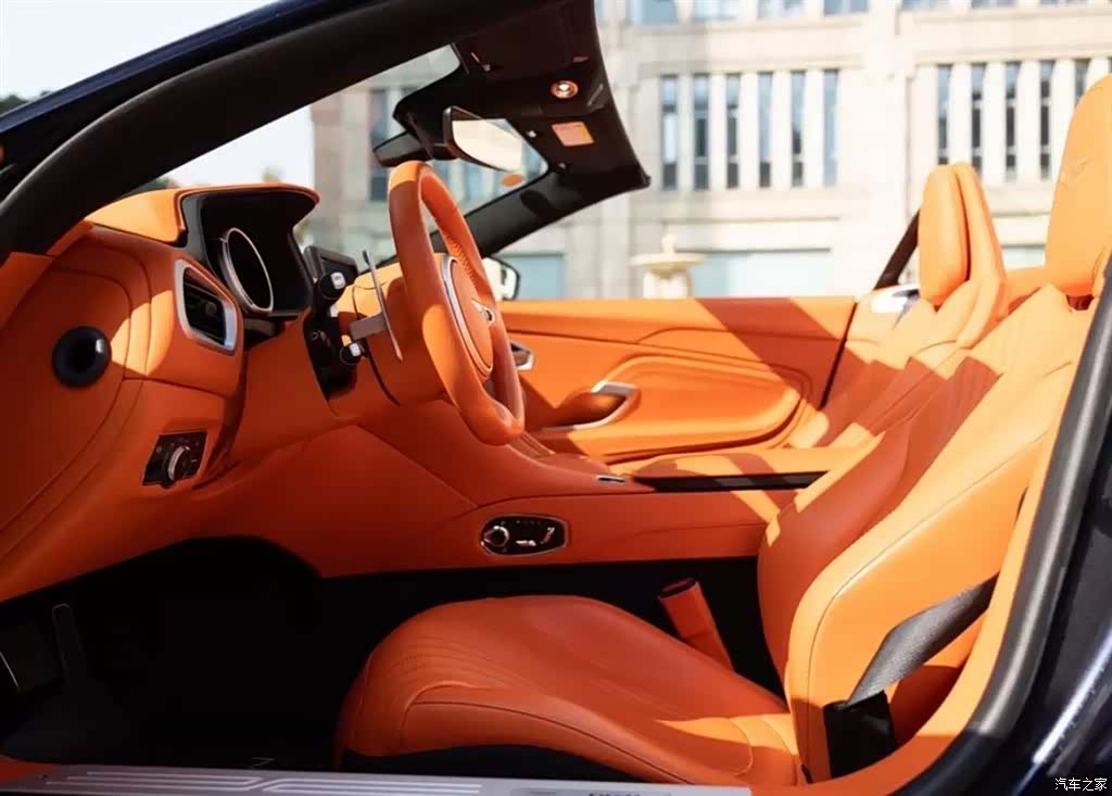 Aston Martin DB11, 2021 6