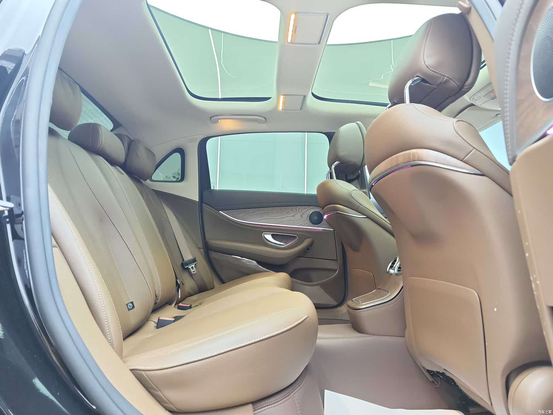 Mercedes-Benz E-Class, 2022 18