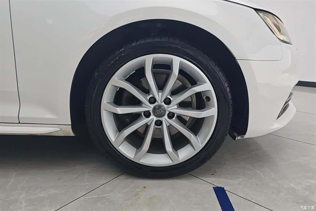 Audi A4L, 2018 6