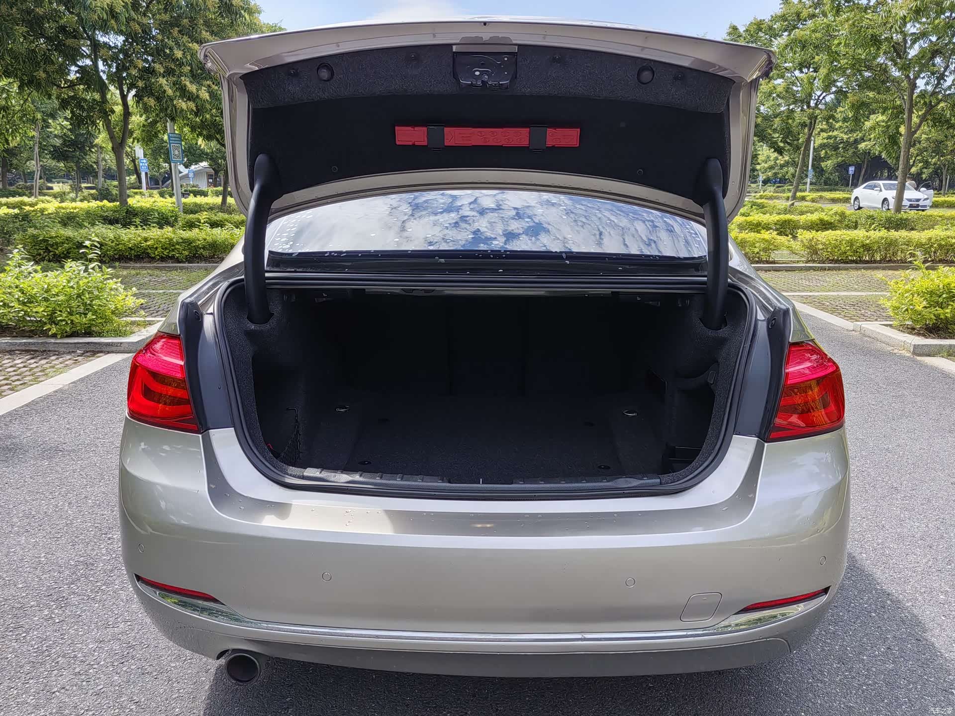 BMW 3 Series, 2016 11
