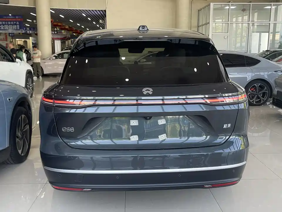 NIO ES8