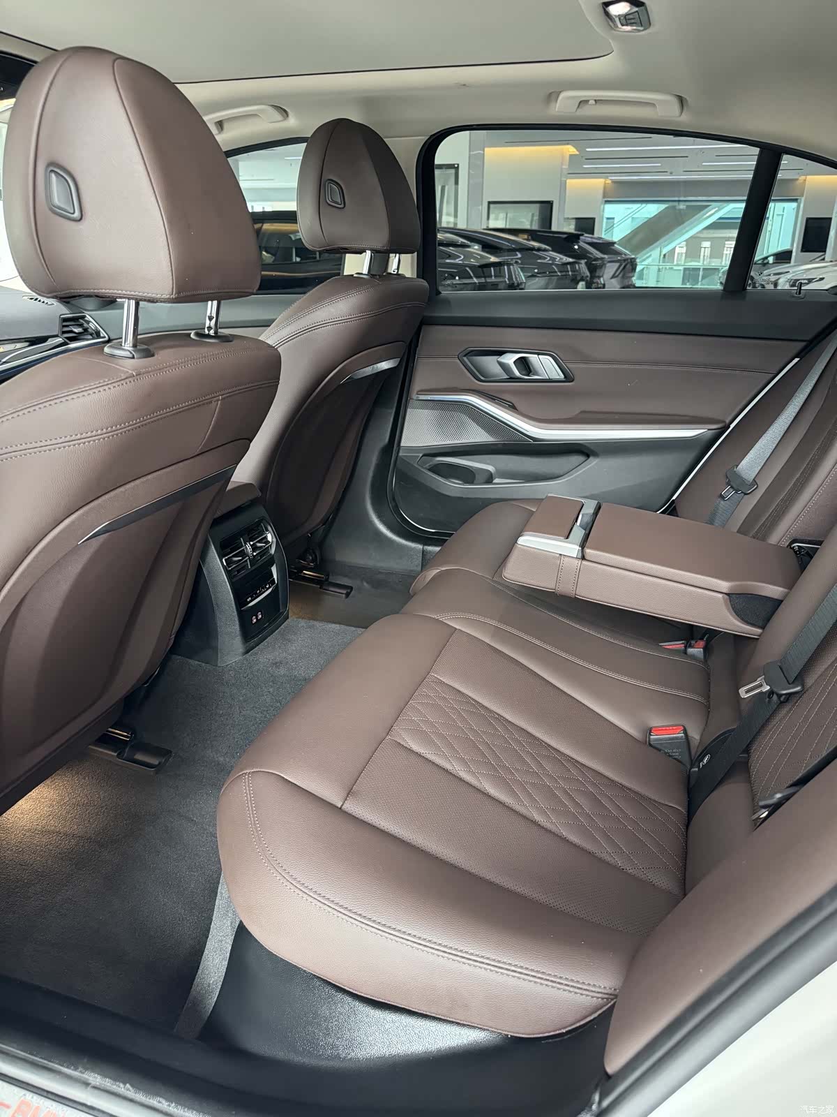 BMW i3, 2023 все фото