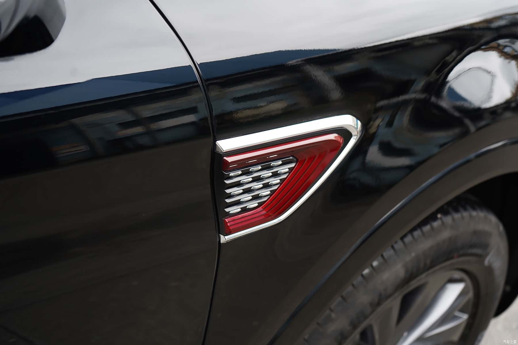 Hongqi HS5, 2024 12