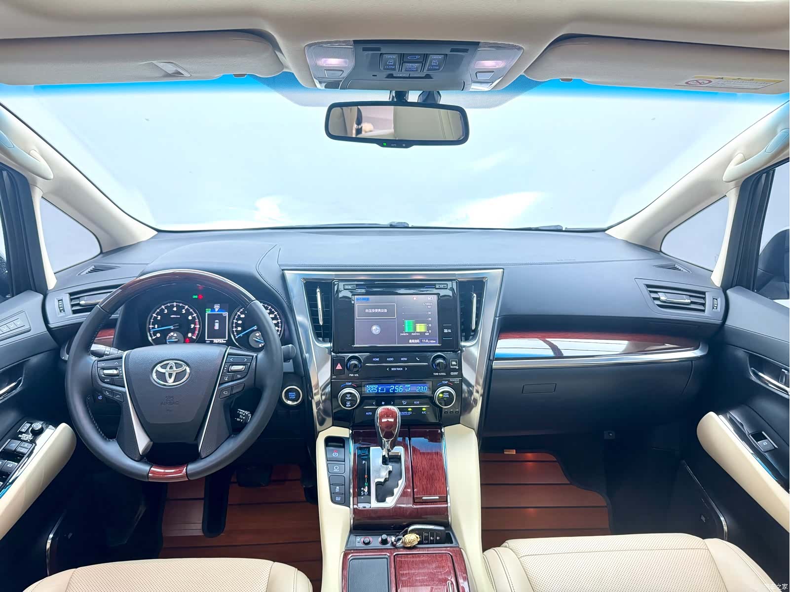 Toyota Alphard, 2015 11