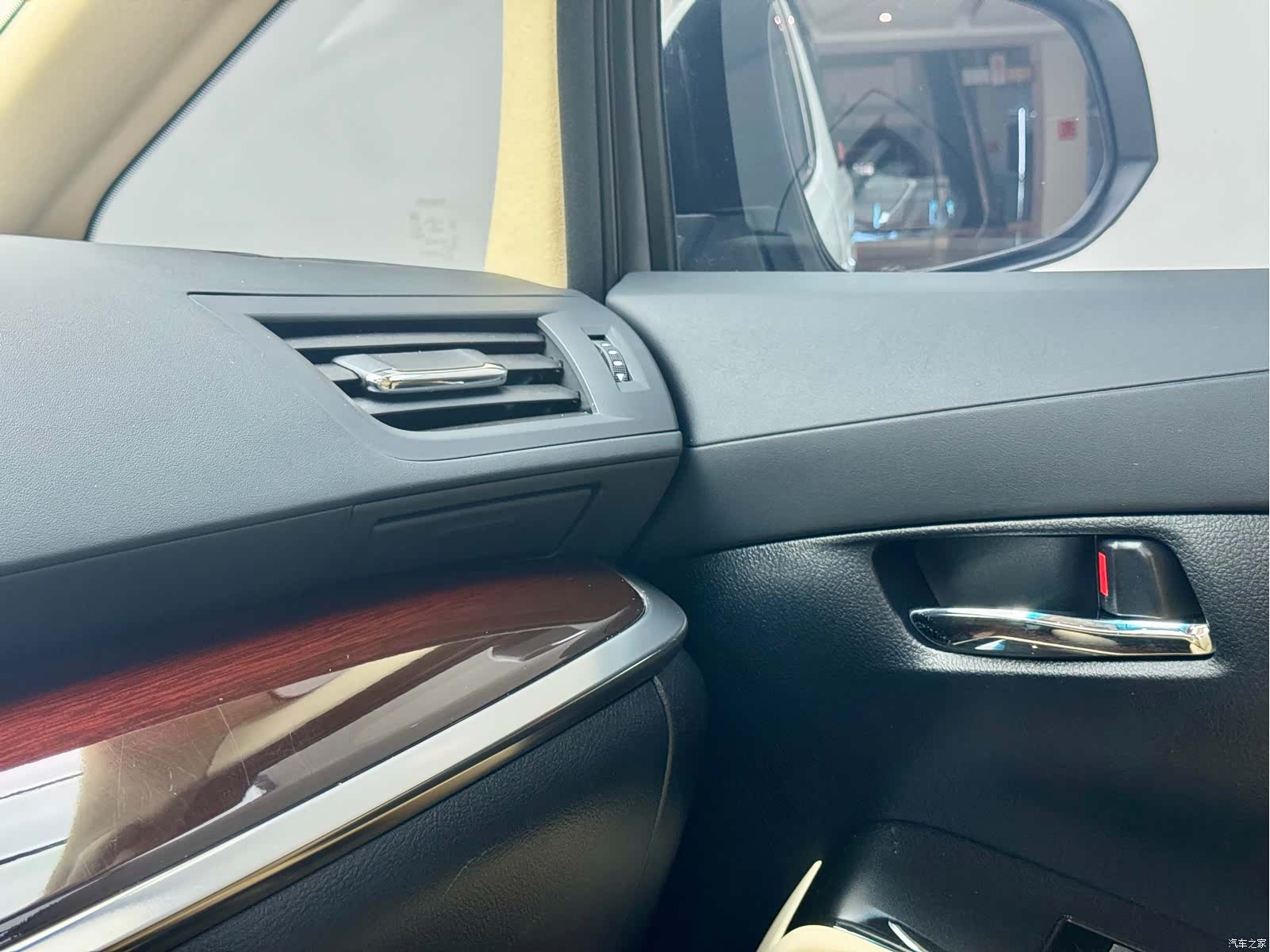 Toyota Alphard, 2015 19