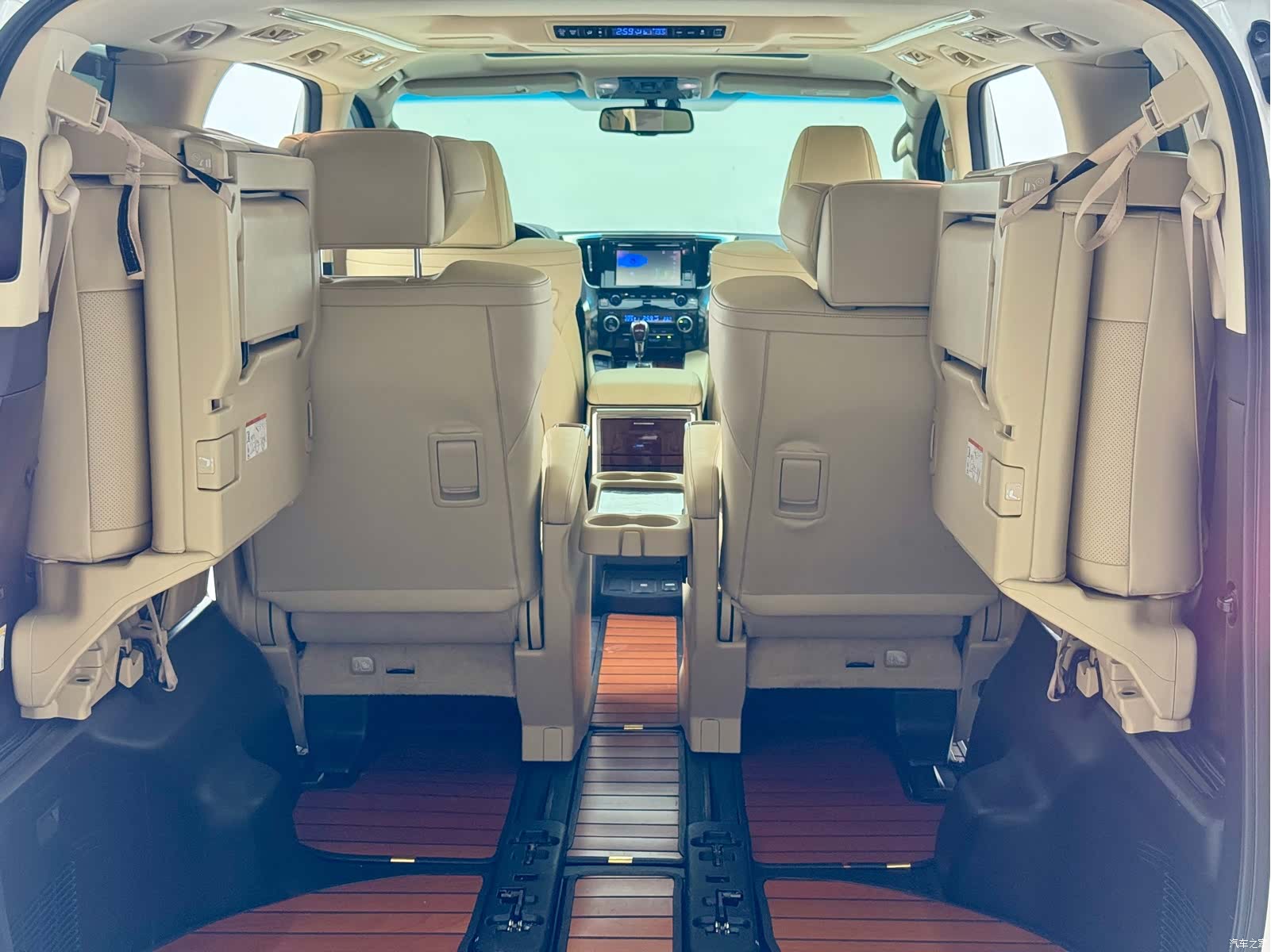 Toyota Alphard, 2015 9