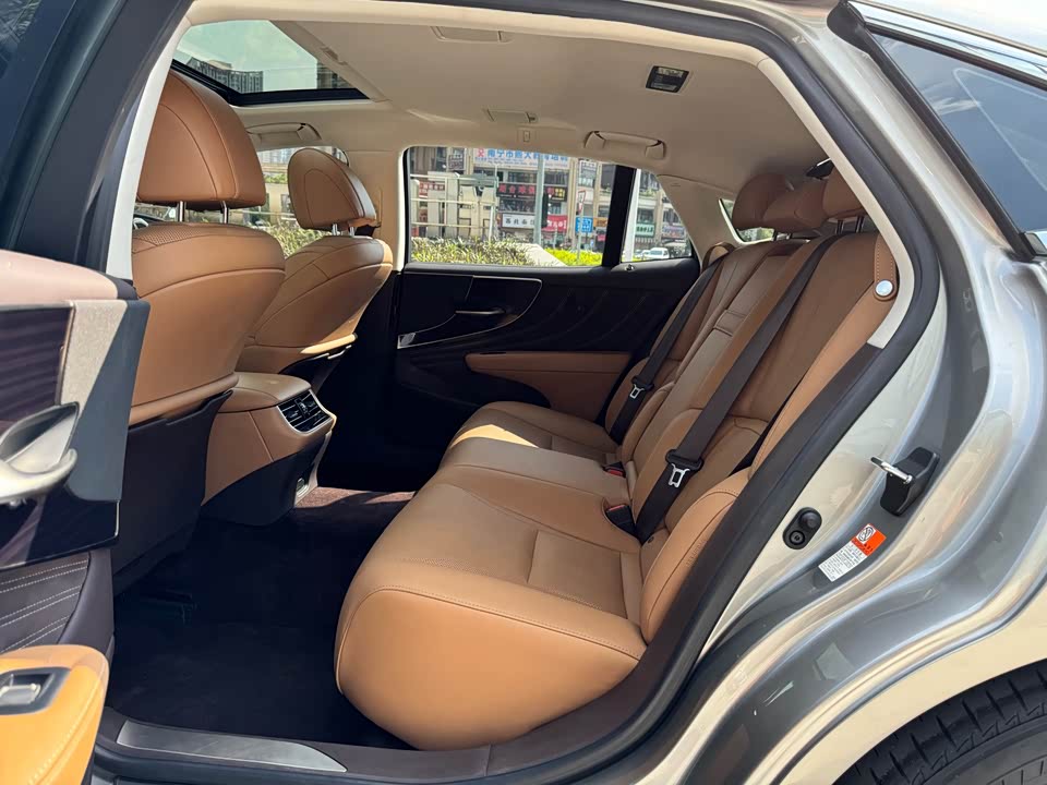 Lexus LS
