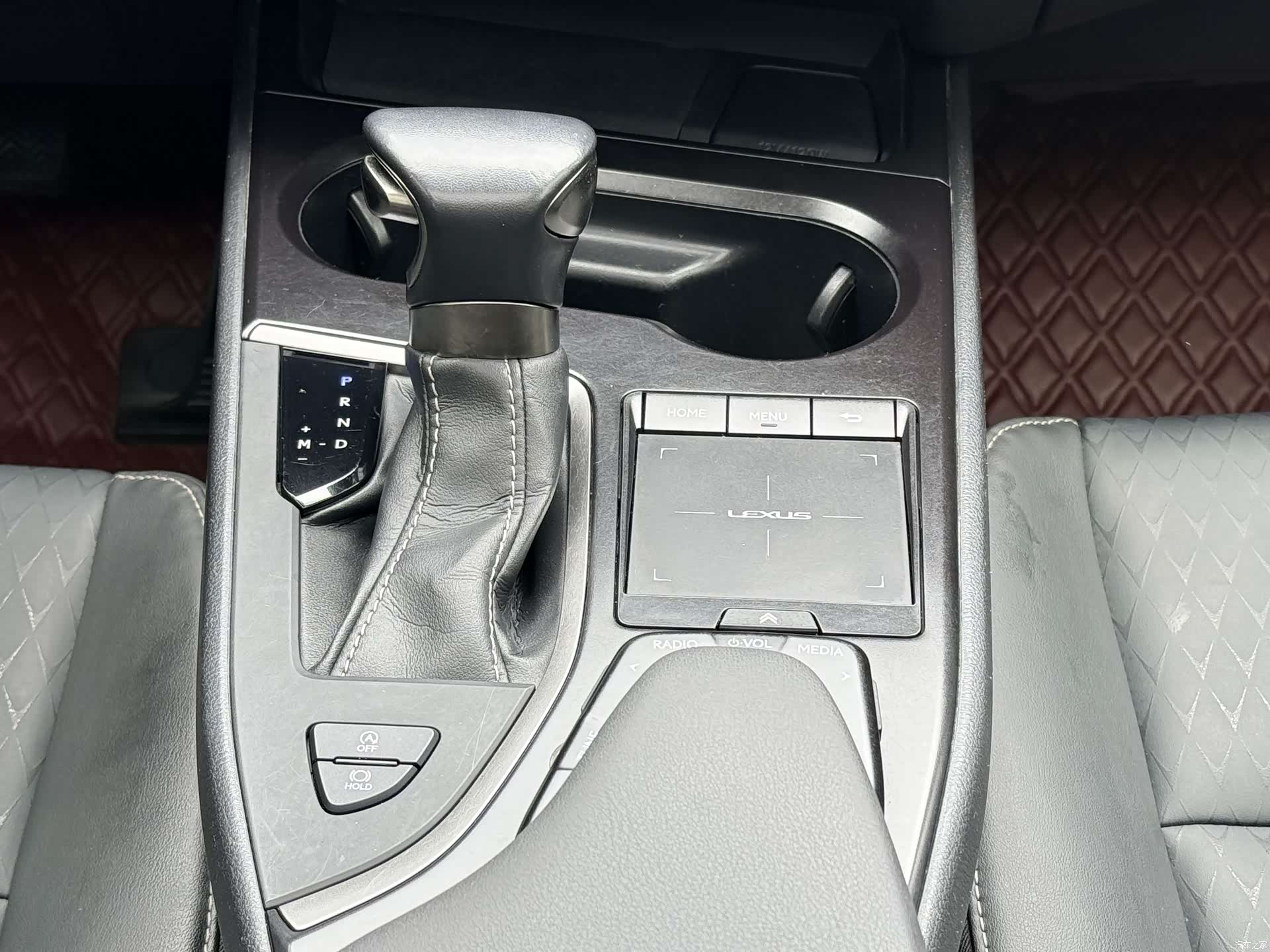 Lexus UX, 2022 13