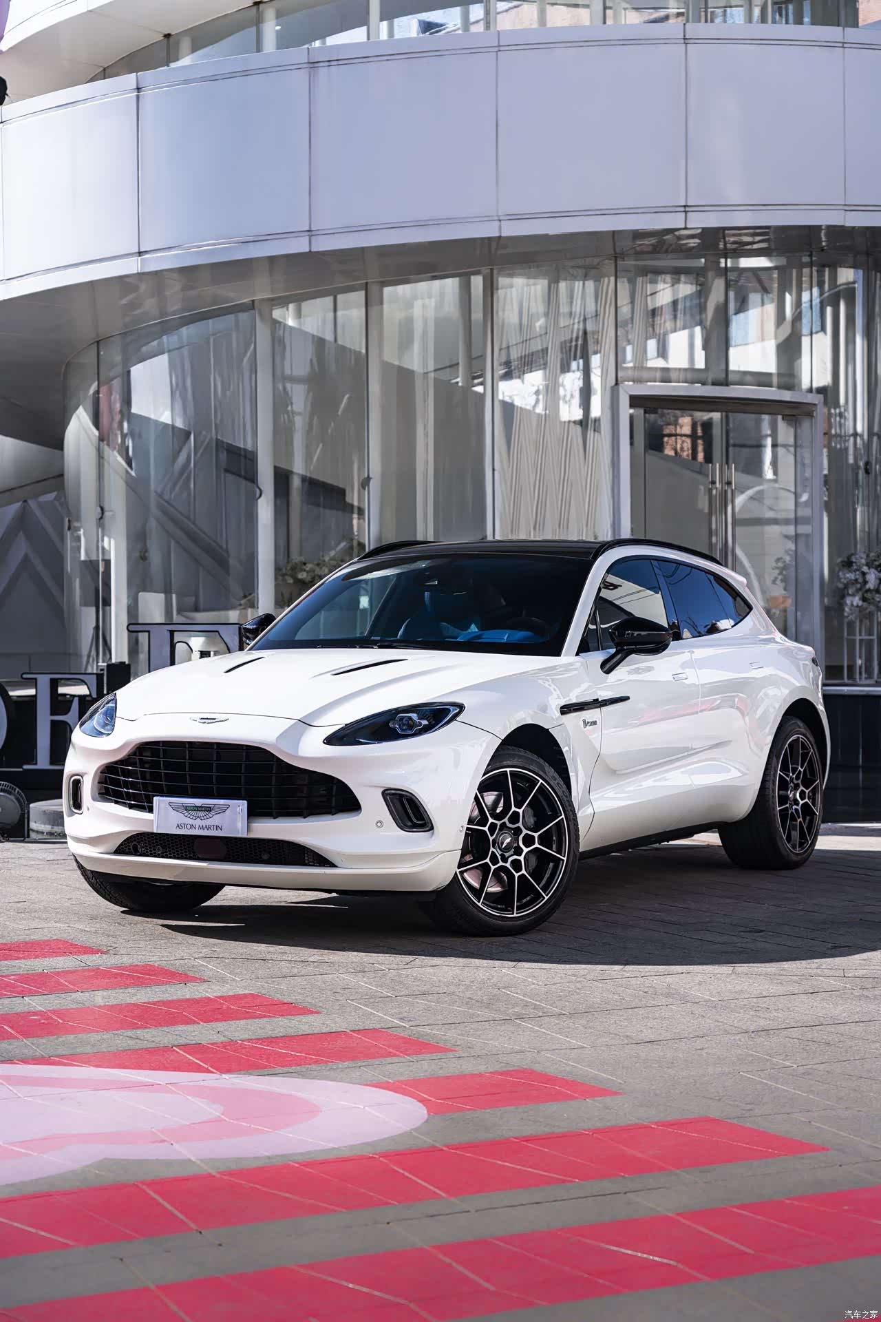 Aston Martin DBX