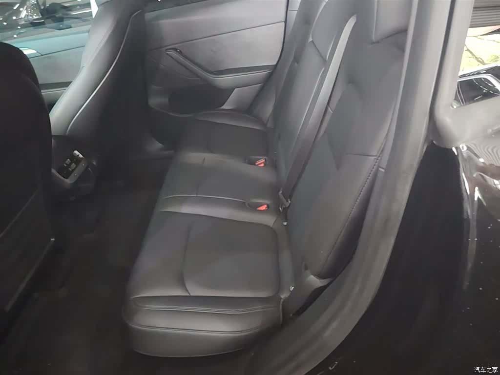 Tesla Model Y, 2022 17
