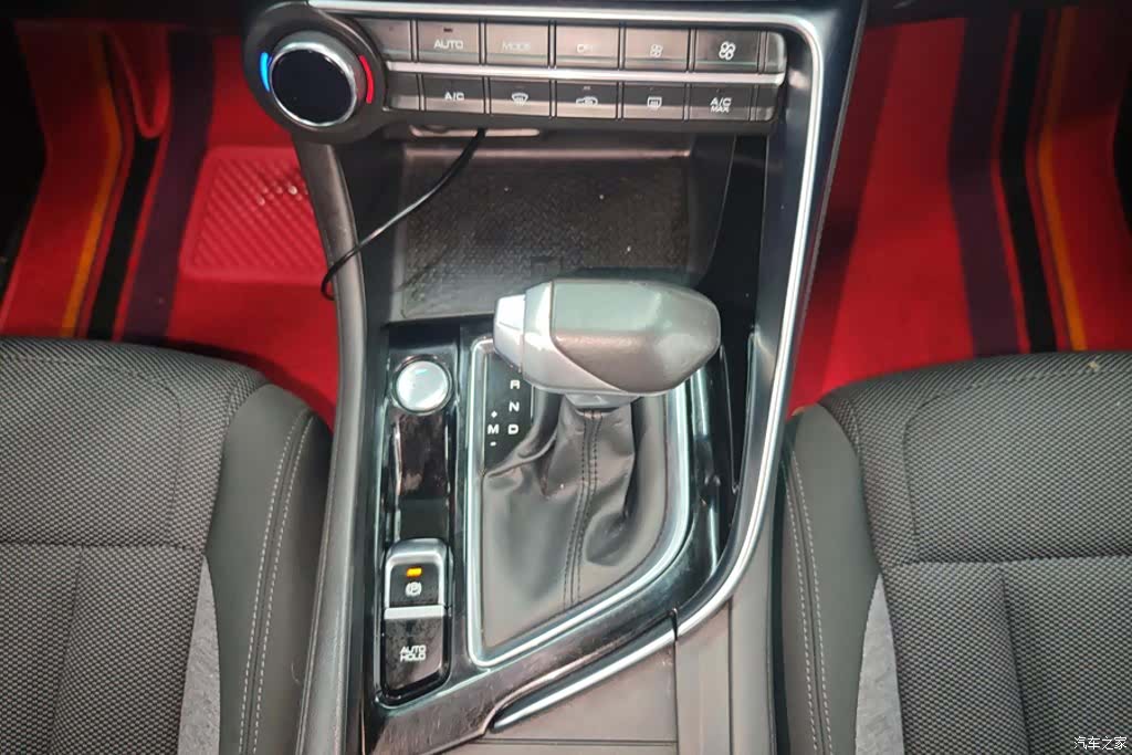DongFeng AX7, 2019 16