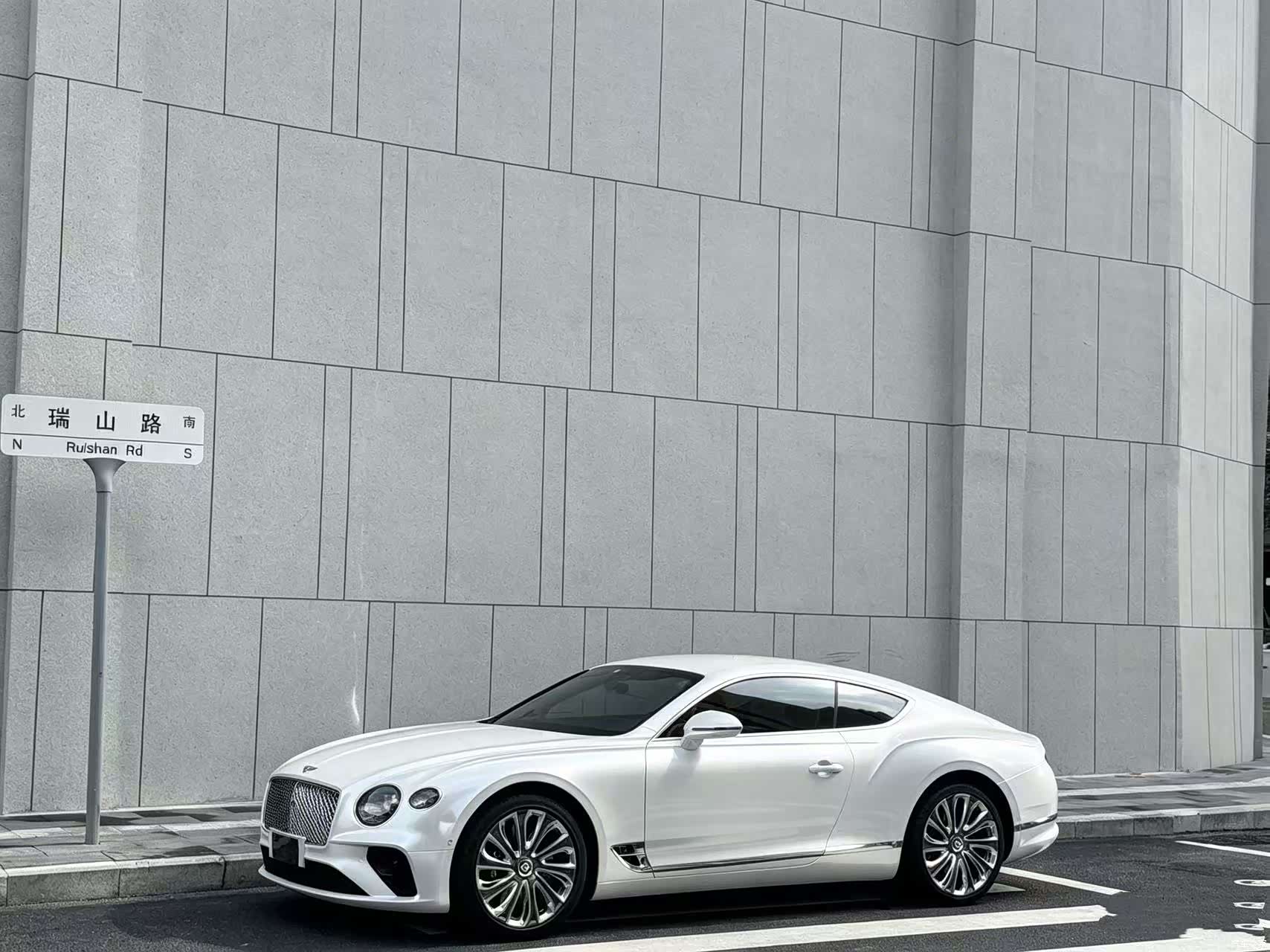 Bentley Continental GT, 2020 10