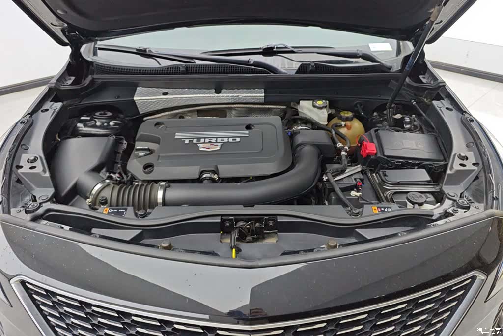 Cadillac XT4, 2021 10