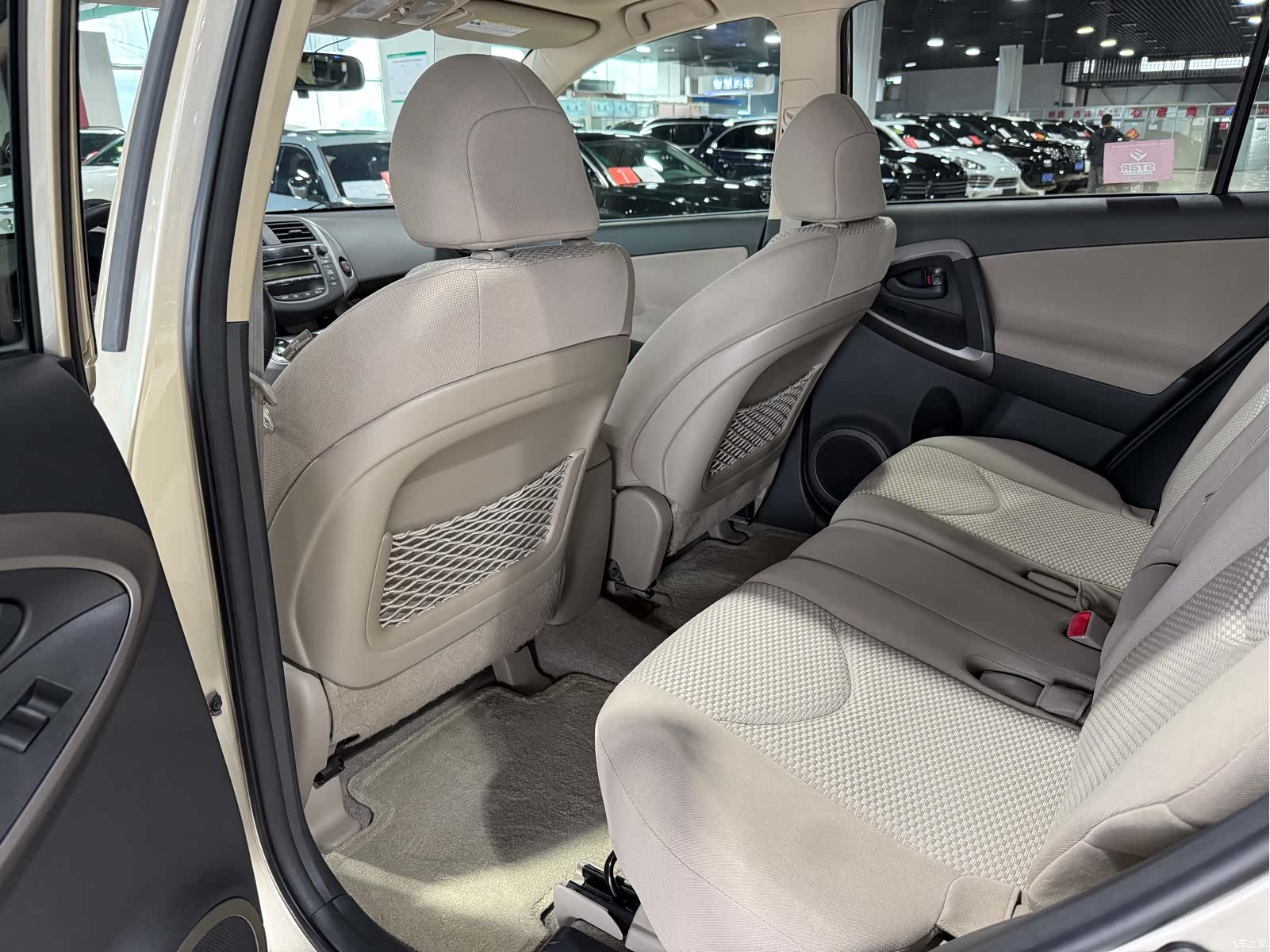 Toyota RAV4, 2007 9