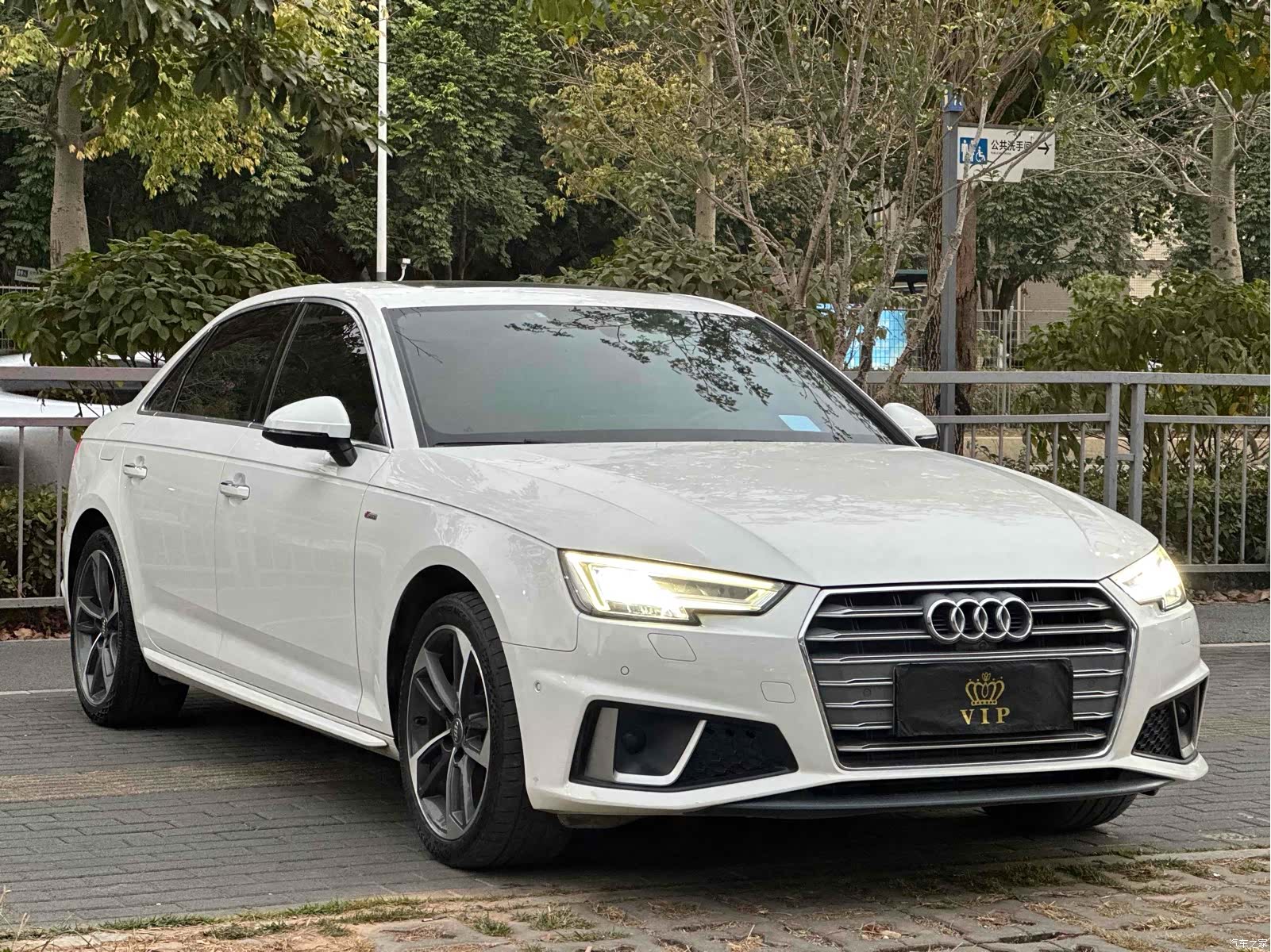 Audi A4L, 2019 3