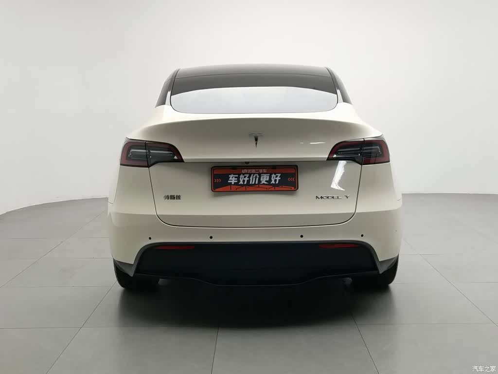 Tesla Model Y, 2022 4