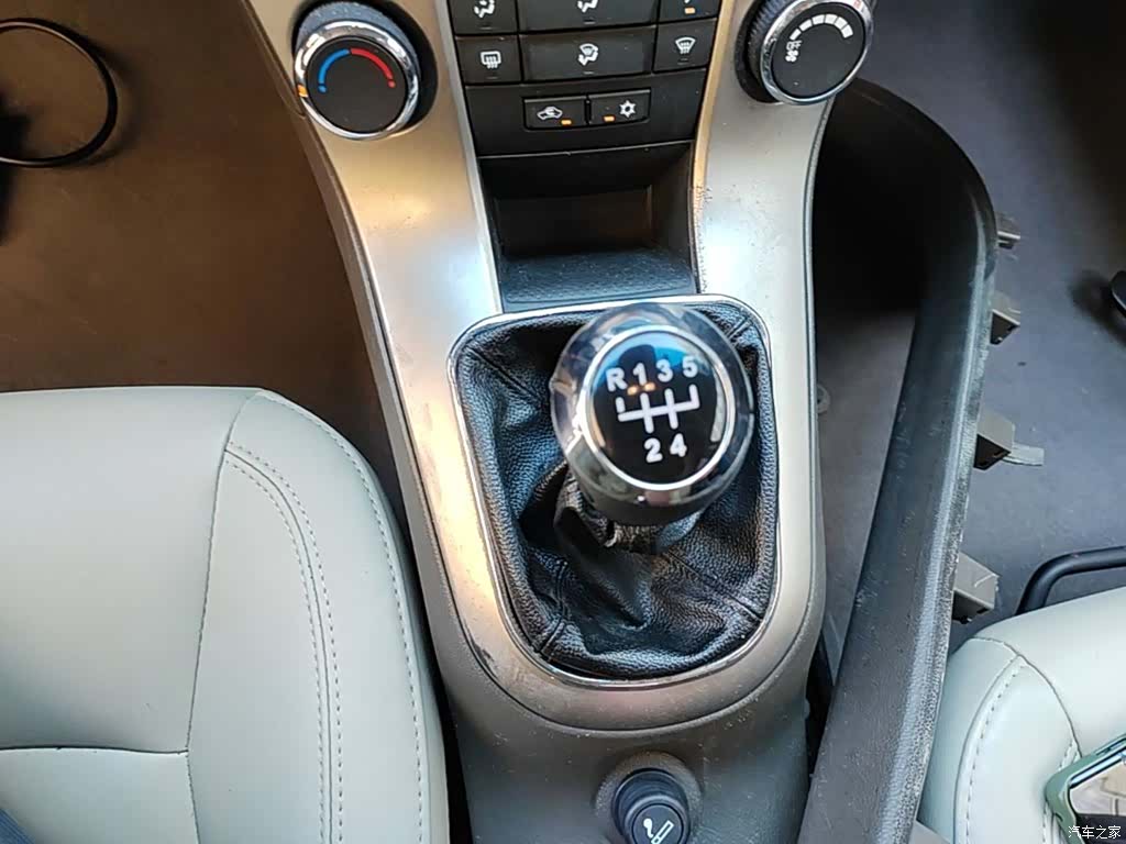 Chevrolet SL, 2015 14