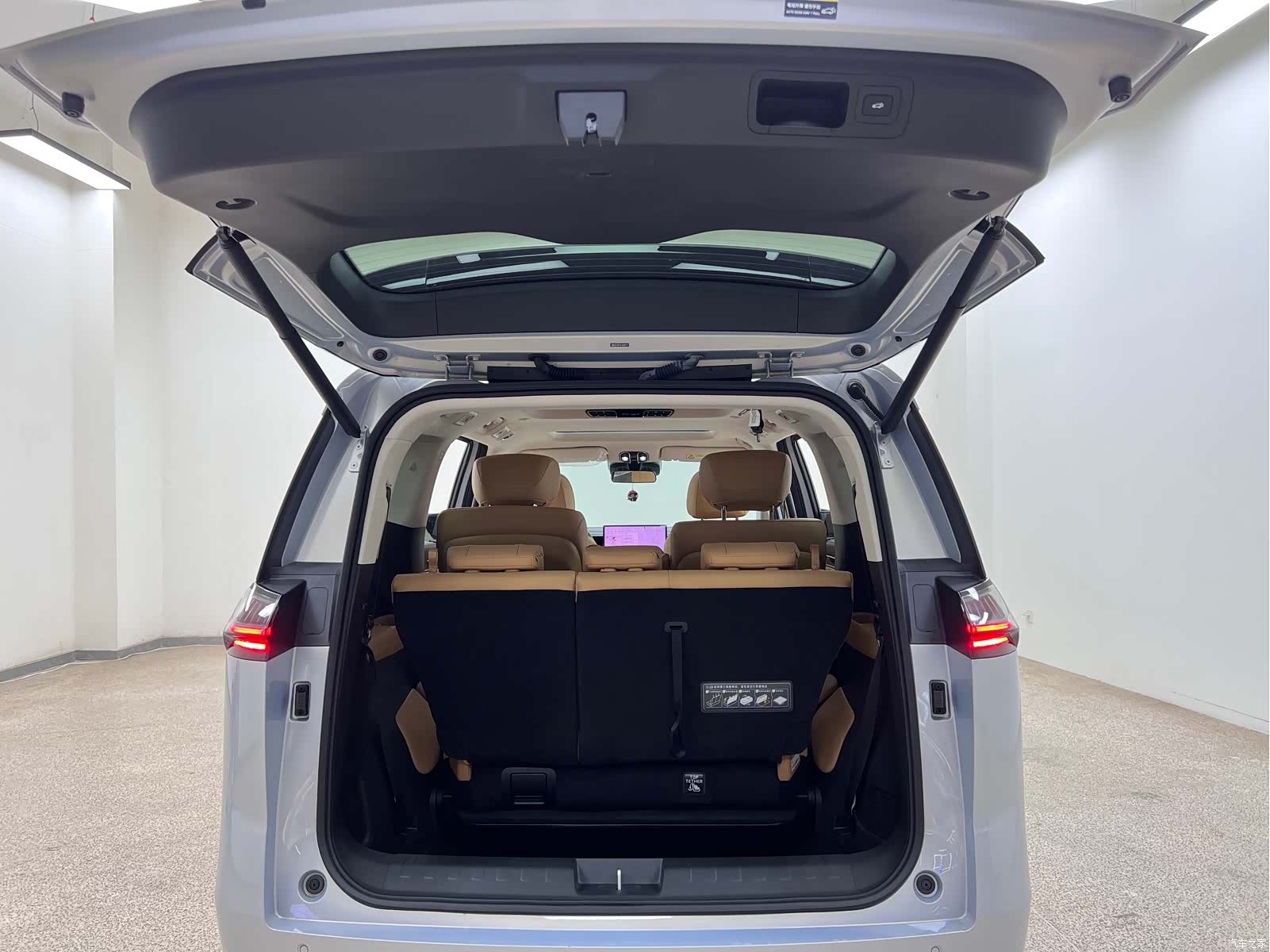 Trumpchi E8, 2024 33