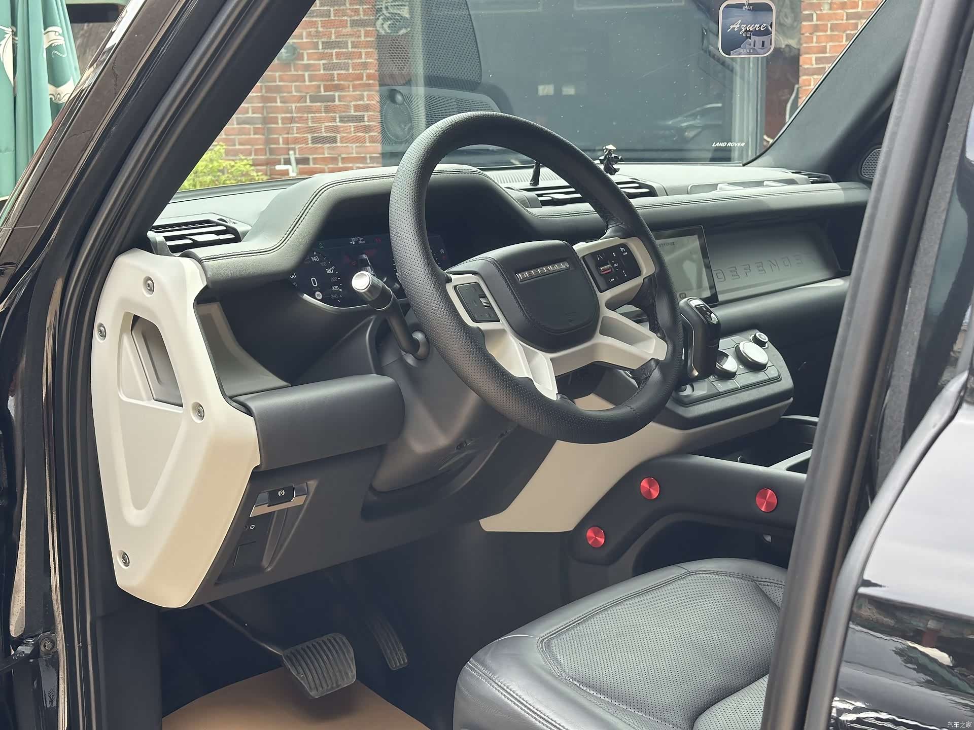 Land Rover Defender, 2021 10