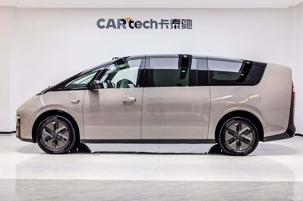 Li Auto MEGA, 2024 6