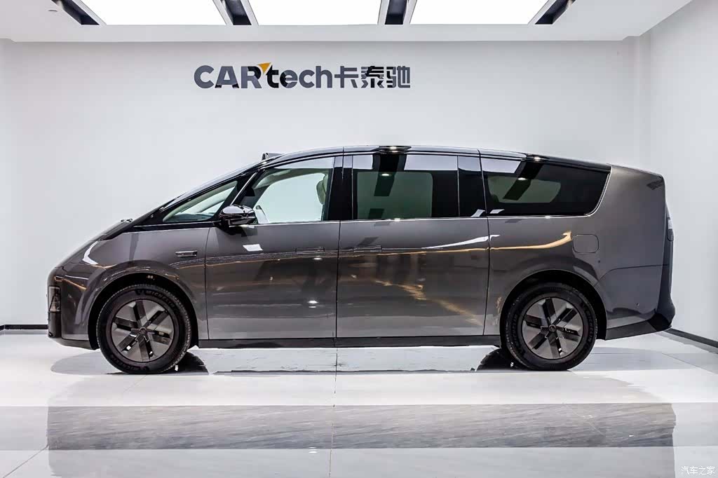 Li Auto MEGA, 2024 35