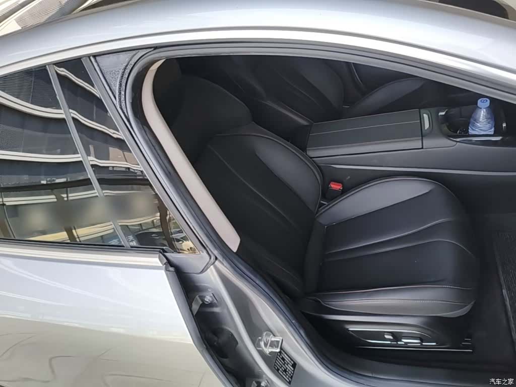 Xpeng P7, 2021 25