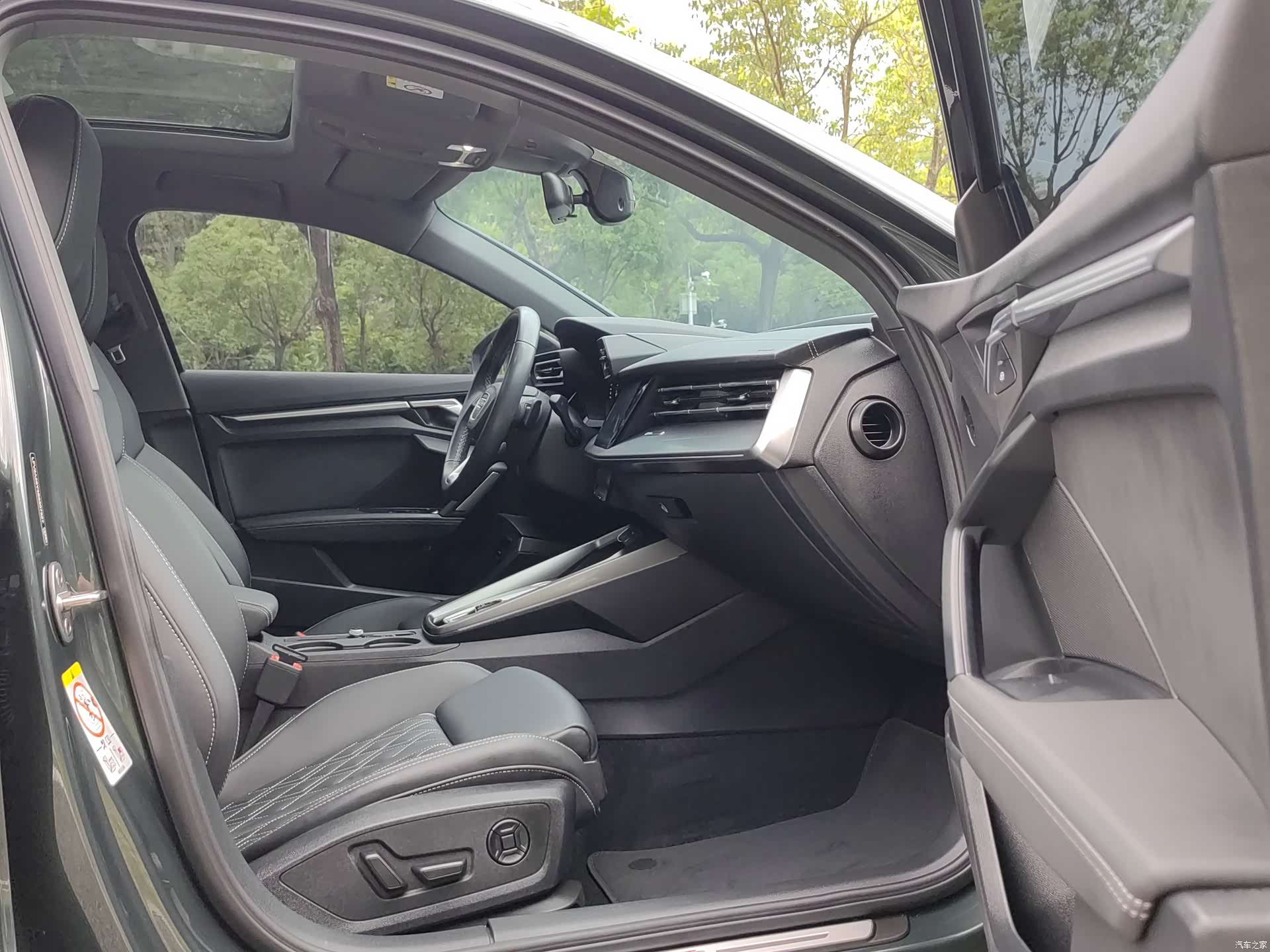 Audi Flying Spur, 2025 10