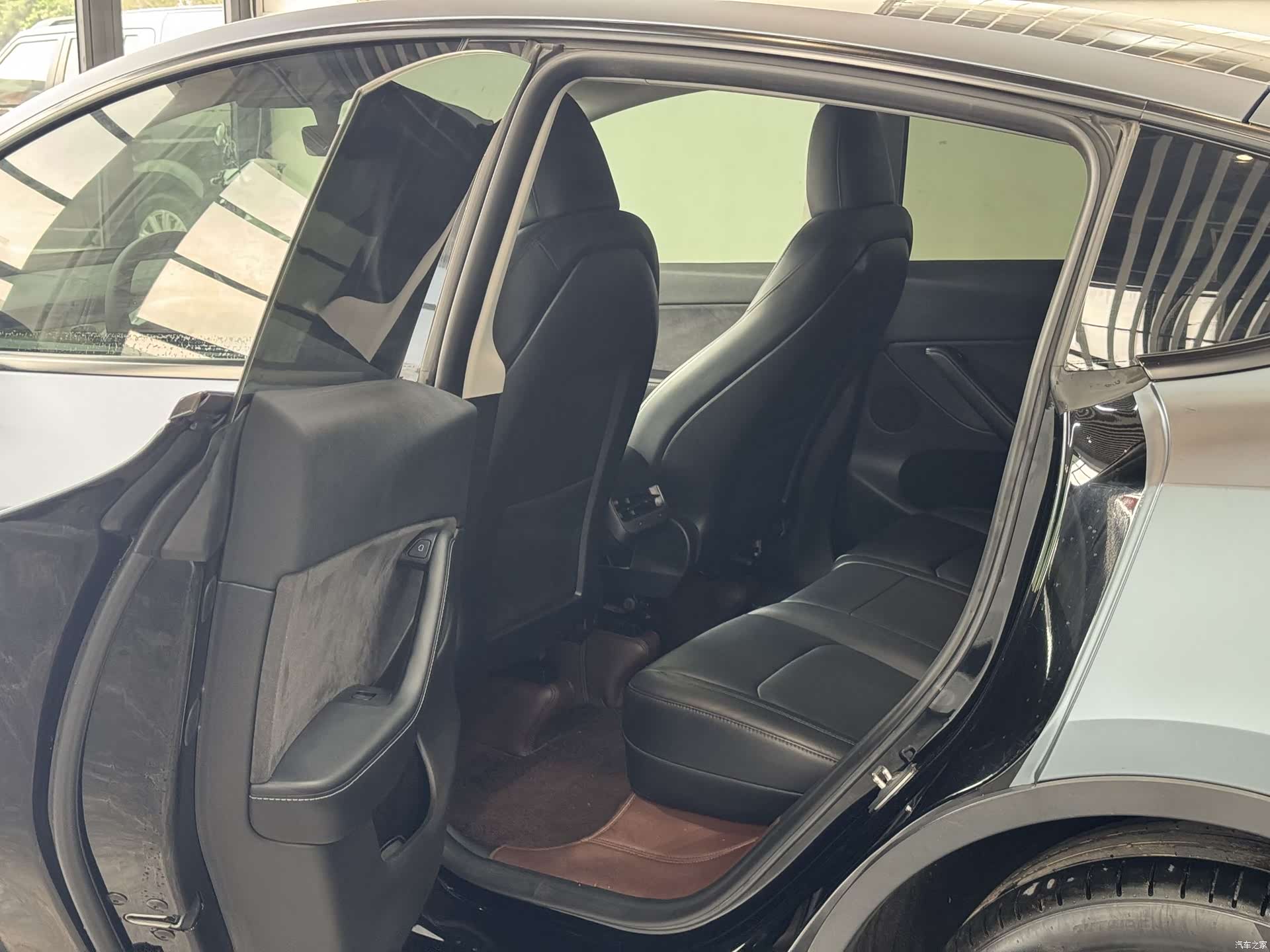 Tesla Model Y, 2023 6