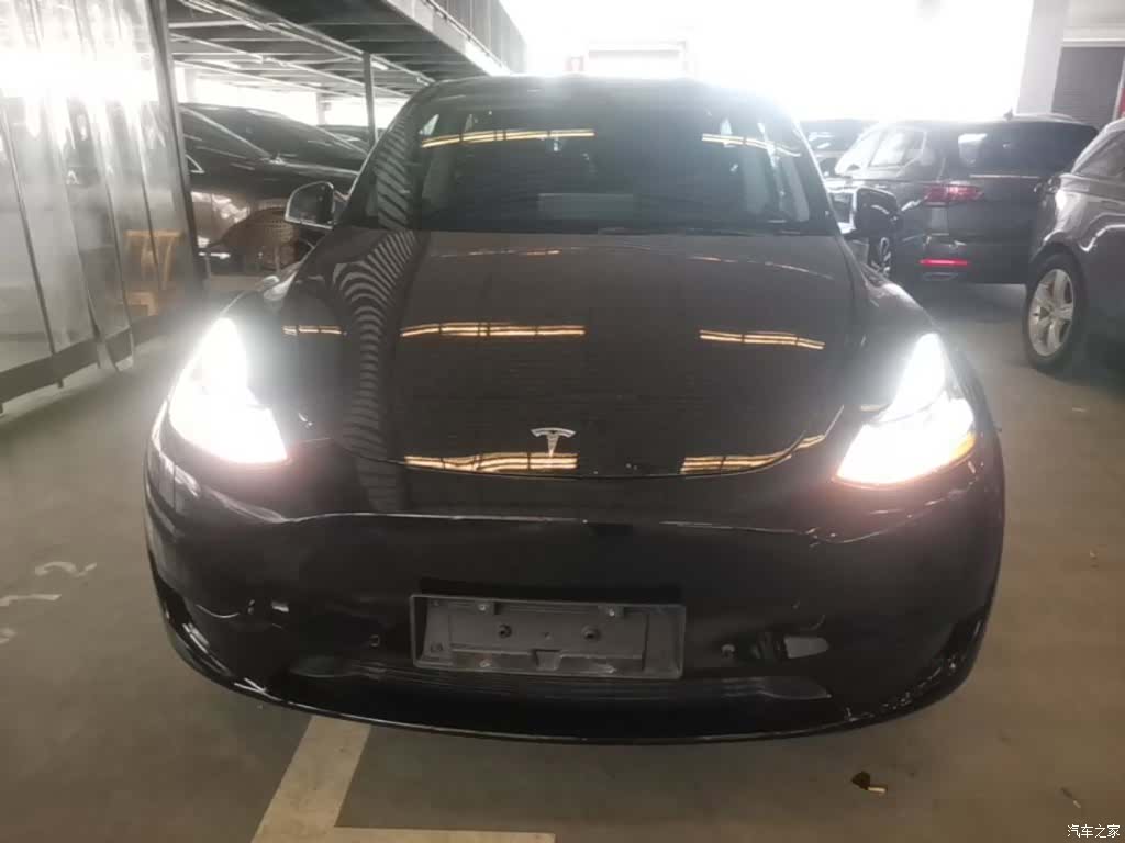 Tesla Model Y, 2023 3