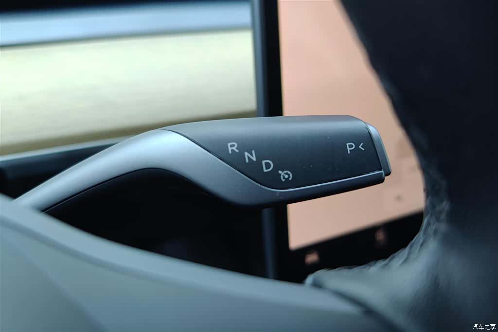 Tesla Model Y, 2022 16