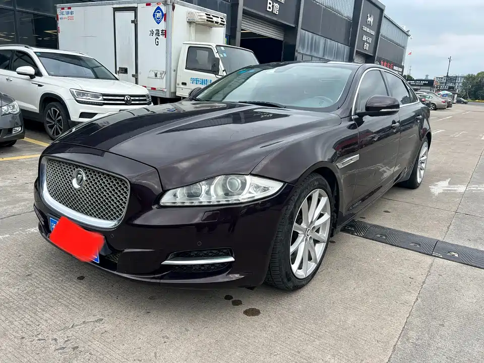 Jaguar XJ