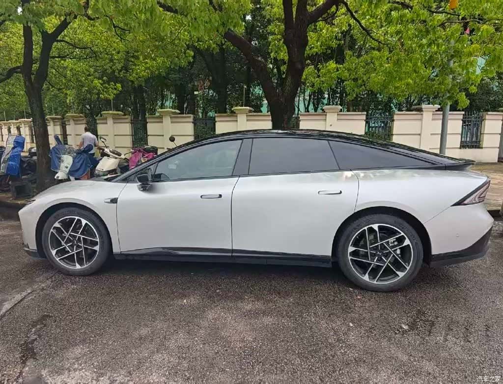 Xpeng P7, 2025 все фото