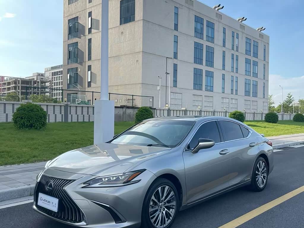 Lexus ES 2020 300h Premium V