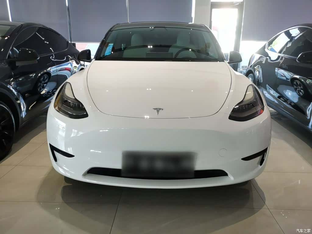 Tesla Model Y, 2022 3