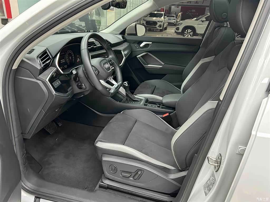 Audi Q3, 2022 11