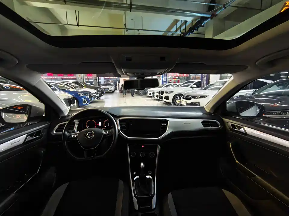 Volkswagen T-ROC exploring Songs