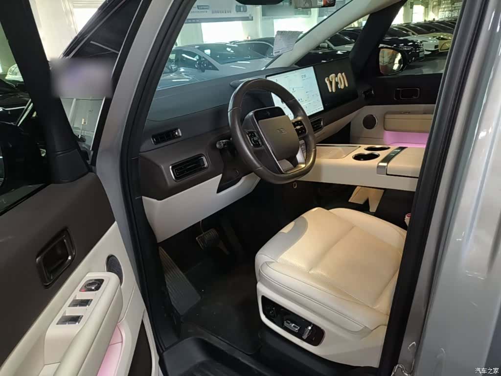 Li Auto MEGA, 2024 16