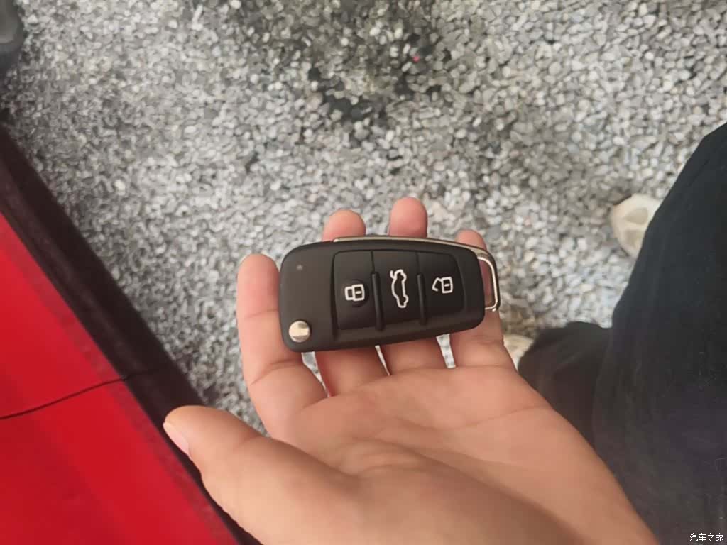 Audi Q2L, 2019 8