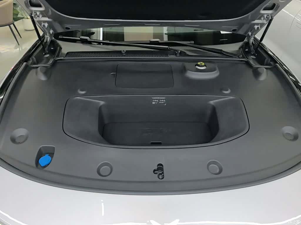 Xpeng P7, 2025 20